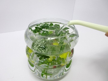 3段目に水を入れている写真