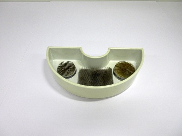 花器に剣山をセットした写真