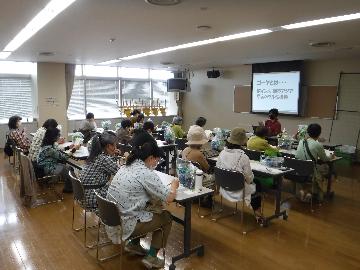 写真：緑のカーテンづくり講習会（植え付け編)