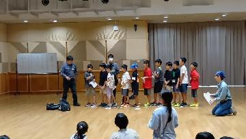 写真:みんなの前でキャンプネームを発表