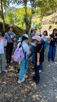 写真:森の中でウォークラリー1