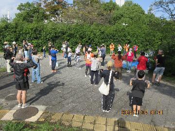 写真:準備運動の様子です。