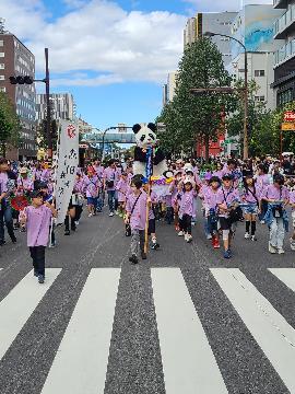 写真:みこしパレードの様子です。
