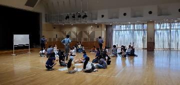 写真:文字探しゲームの様子です。