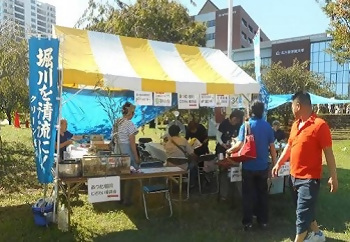 写真:区民まつりでのブース出展の様子