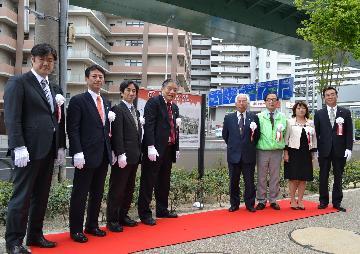 写真：除幕式の様子