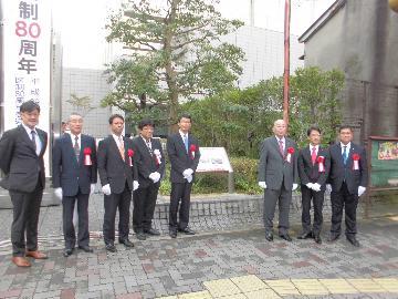 写真:除幕式の様子