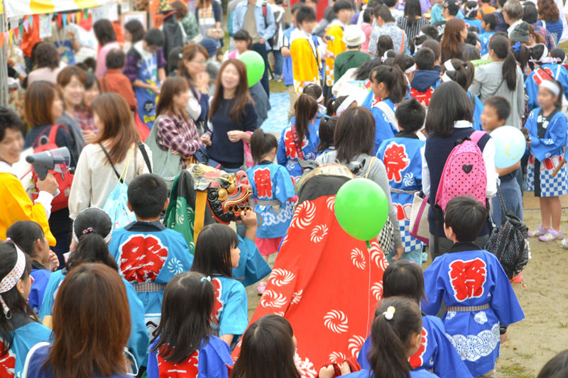 写真：熱田区区民まつり「お獅子の練り歩き」2