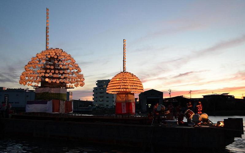 写真：夕方のまきわら船1