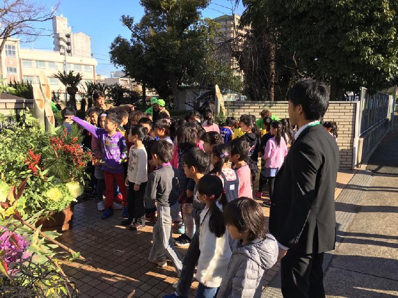 写真：高蔵小学校児童への説明1