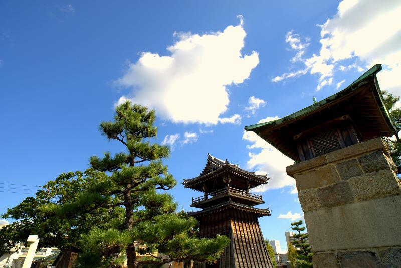 写真：宮の渡し公園　時の鐘と常夜灯