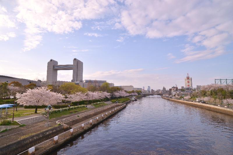 写真：国際会議場と堀川の眺め