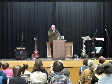 写真:名古屋モスクからの講演の様子