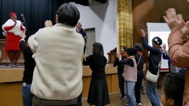 写真:アフリカ音楽ステージ3(スタンディングオベーション)