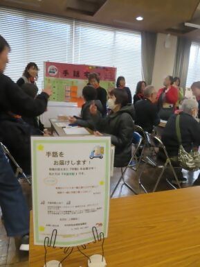 写真:手話体験の様子