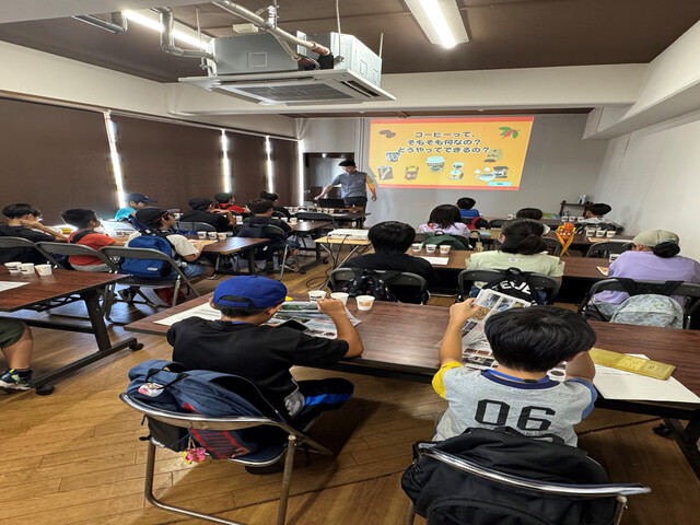 写真:コーヒーができるまでの講座の様子