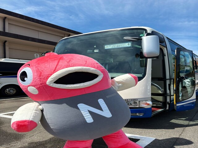 写真:ジェイアール東海バスのマスコットキャラクターの様子