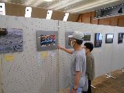 写真:美術展の風景