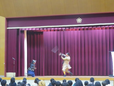 写真:迫力満点の殺陣