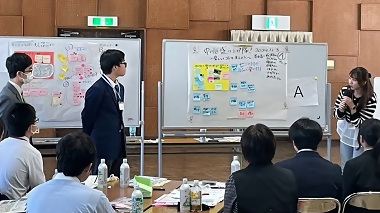 写真:内容を発表