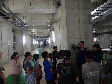 写真:露橋水処理センターの見学