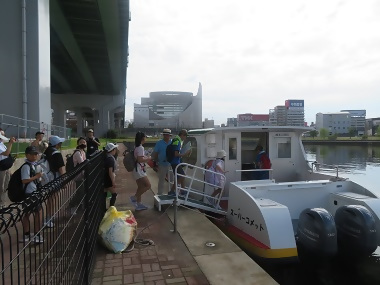 写真:乗船の様子