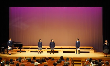 写真:富田高校による合唱