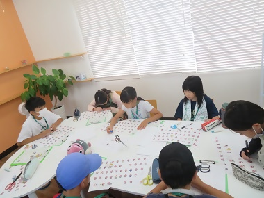 写真:アクリルキーホルダーデザイン決め