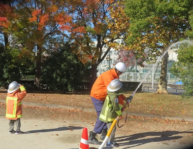 写真:放水体験コーナー