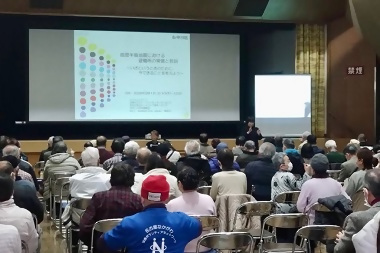 写真:講演開始直後