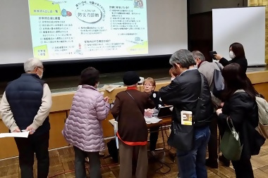 写真:講師に質問する様子