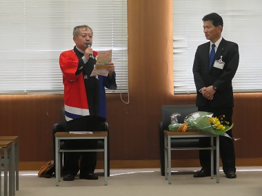 写真:名古屋市商店街振興組合連合会中川支部長と区長