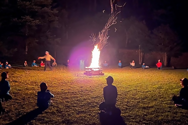 写真:おんたけ休暇村でキャンプファイヤー