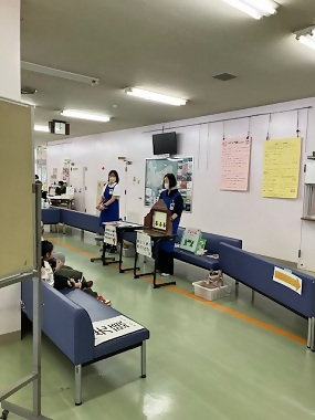 写真:読み聞かせの様子