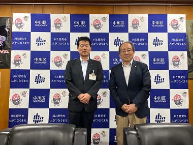 写真:区長と中川保護区保護司会 松岡会長