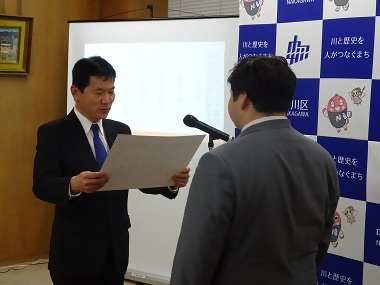 写真:代表へ感謝状を贈呈