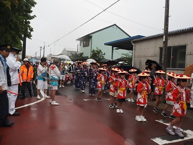 写真:浅間社へむけて出発。