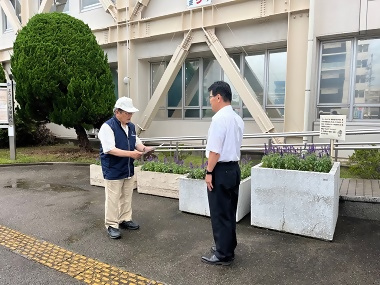 写真:中川保護区保護司会松岡会長より 内閣総理大臣メッセージ伝達