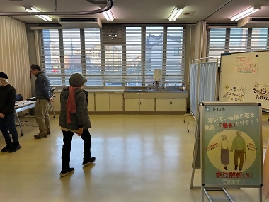 写真:歩行解析AIアプリ体験の様子