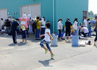 写真:かかし作りの様子