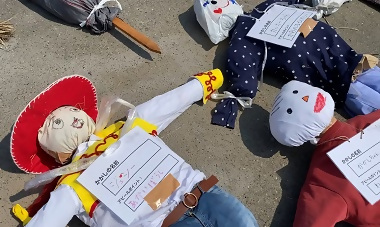 写真:かかし作り