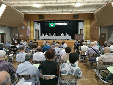 写真:令和5年度事業報告など、議題説明をしている様子