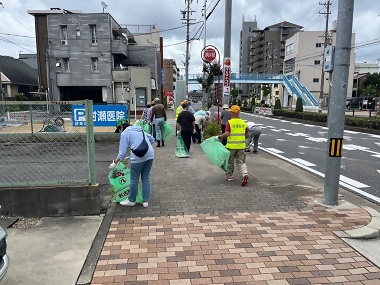 写真:清掃活動(八幡学区)