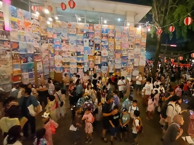 写真:圧巻のポスター作品展の様子