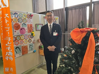 写真:1階のロビーにて