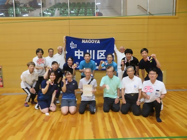 写真:バドミントンで優勝した選手の皆さん