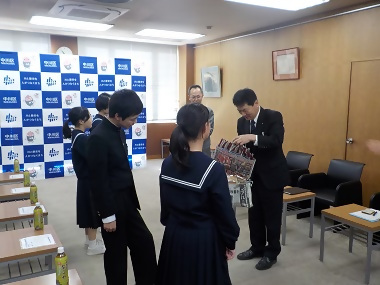 写真:特別支援学級の生徒さんが訪問