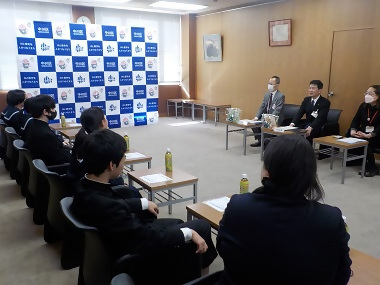 写真:皆さん緊張しています