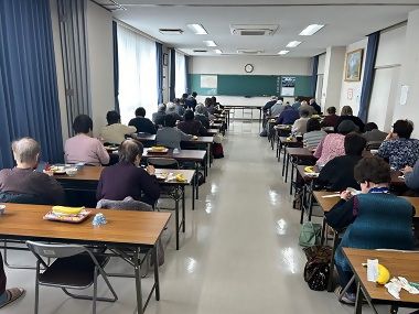写真:皆さんおいしそうに食べています