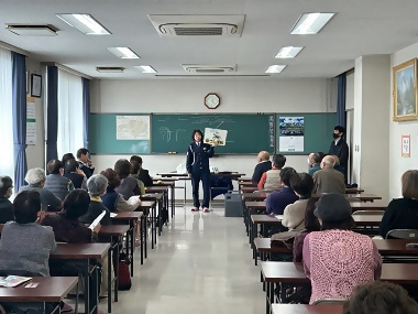 写真:交通安全啓発活動の様子2